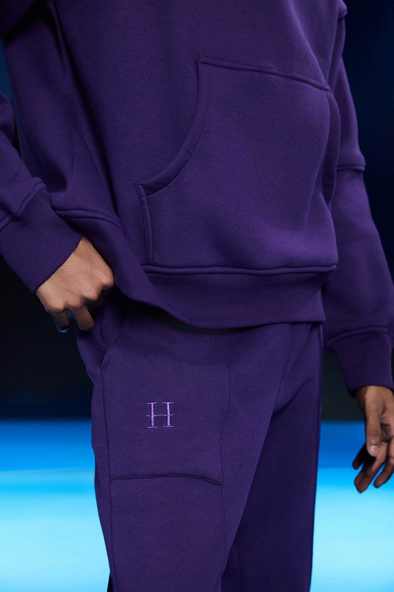 SIGNATURE RELAXED JOGGERS